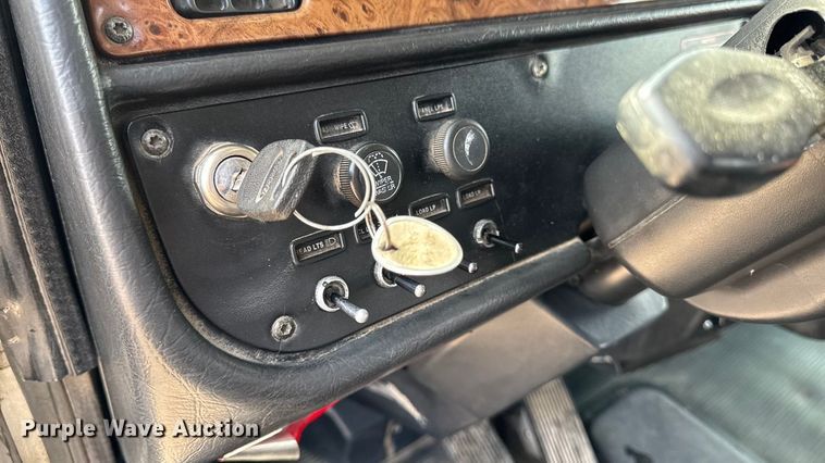 image for item EA1978 2006 Peterbilt 385 semi truck