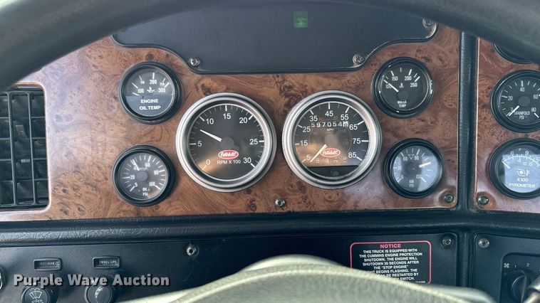 image for item EA1978 2006 Peterbilt 385 semi truck