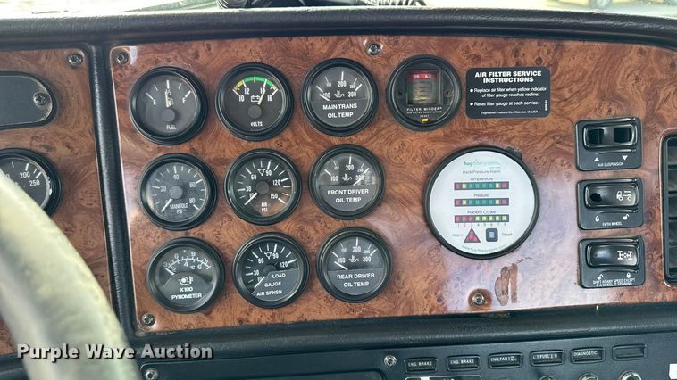 image for item EA1978 2006 Peterbilt 385 semi truck