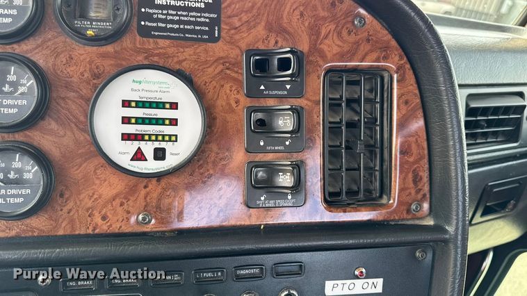 image for item EA1978 2006 Peterbilt 385 semi truck