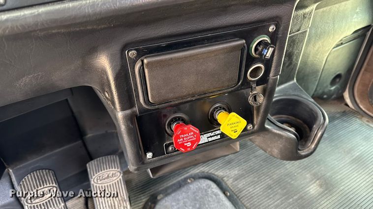 image for item EA1978 2006 Peterbilt 385 semi truck