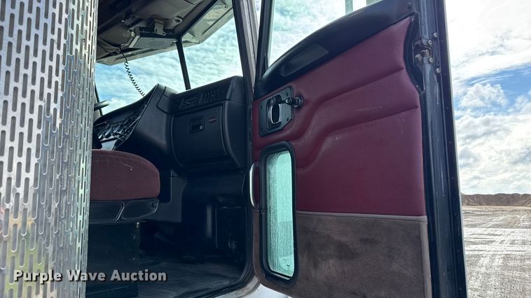 image for item EA1978 2006 Peterbilt 385 semi truck