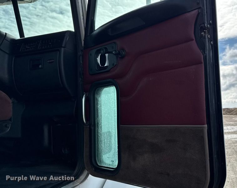 image for item EA1978 2006 Peterbilt 385 semi truck