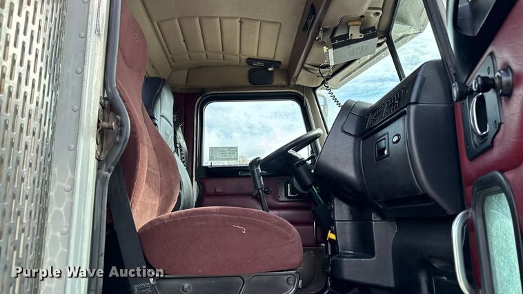 image for item EA1978 2006 Peterbilt 385 semi truck