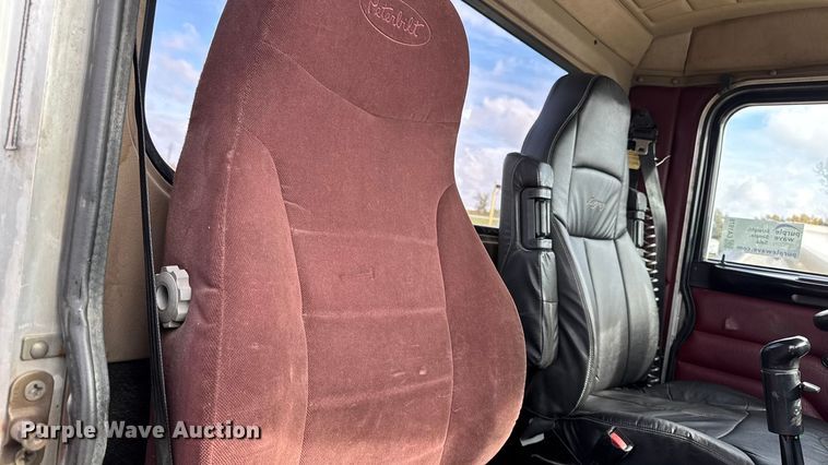 image for item EA1978 2006 Peterbilt 385 semi truck