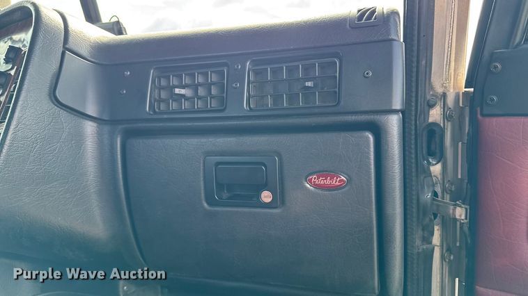 image for item EA1978 2006 Peterbilt 385 semi truck