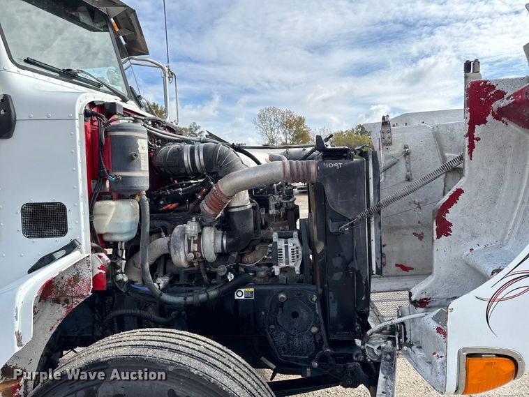 image for item EA1978 2006 Peterbilt 385 semi truck