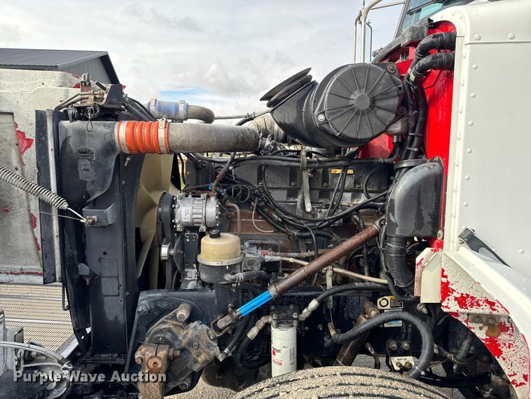 image for item EA1978 2006 Peterbilt 385 semi truck