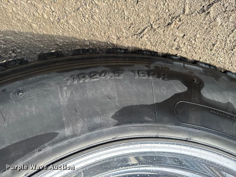 image for item EA1978 2006 Peterbilt 385 semi truck