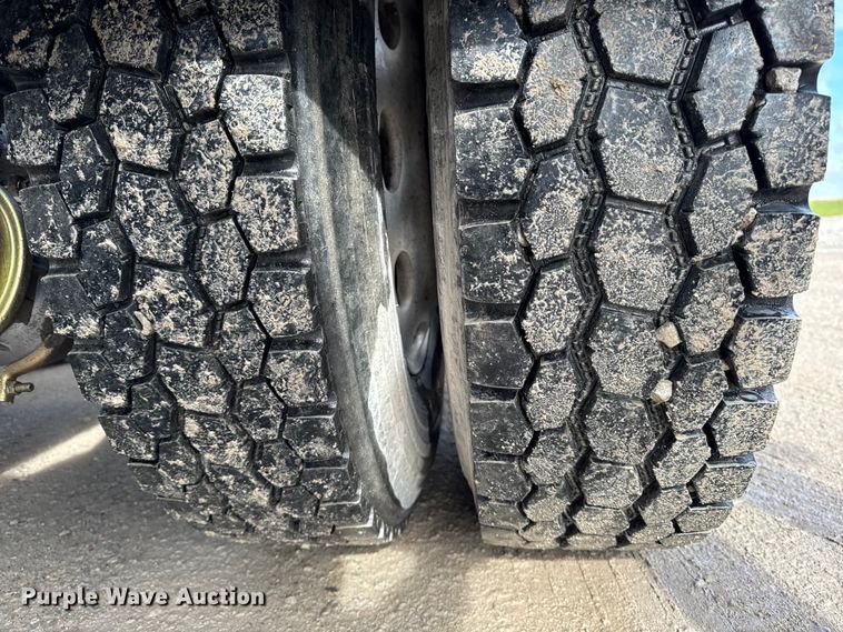 image for item EA1978 2006 Peterbilt 385 semi truck