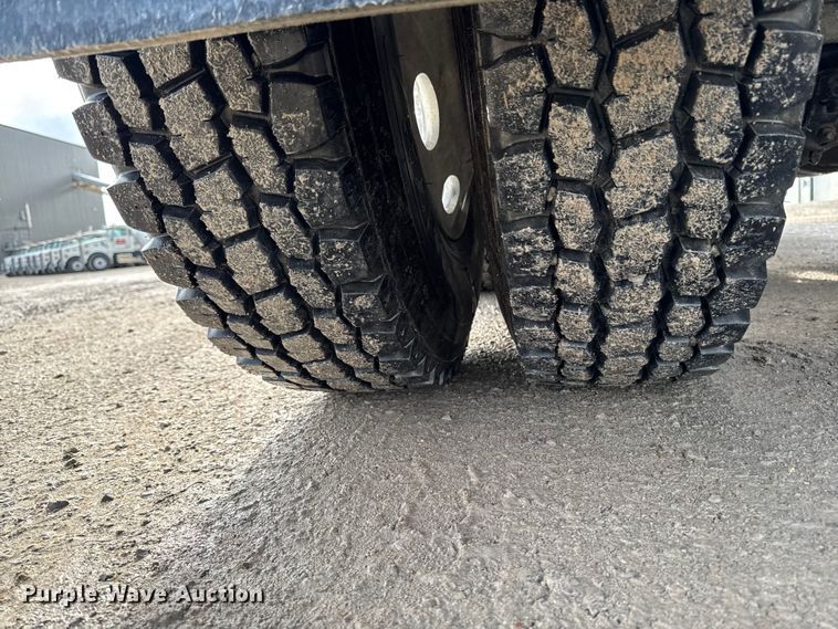 image for item EA1978 2006 Peterbilt 385 semi truck