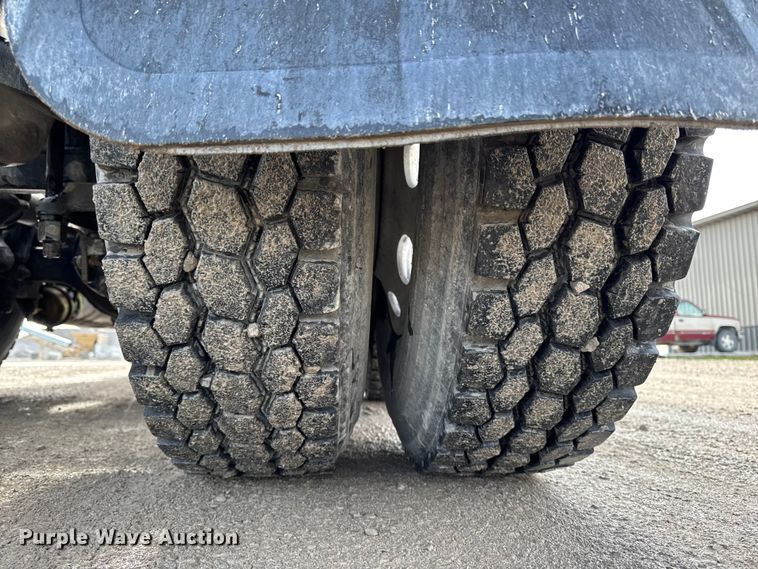 image for item EA1978 2006 Peterbilt 385 semi truck