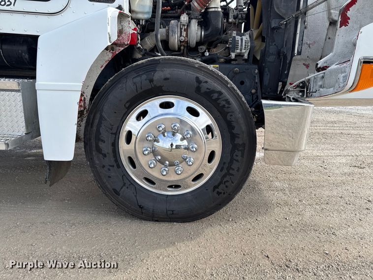 image for item EA1978 2006 Peterbilt 385 semi truck