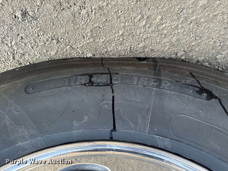 image for item EA1978 2006 Peterbilt 385 semi truck