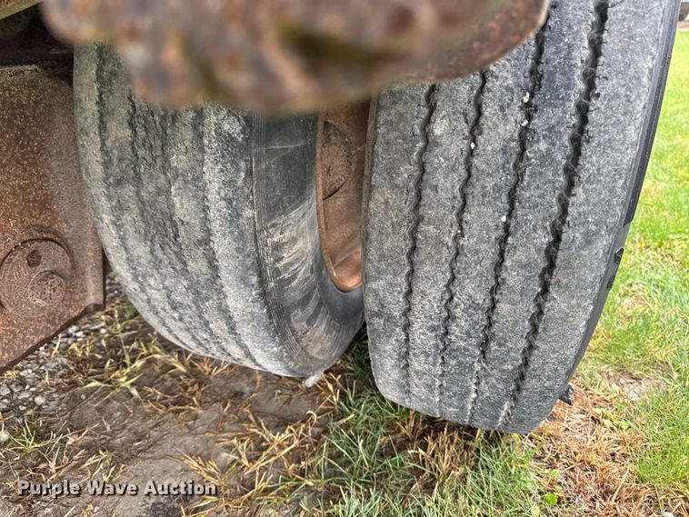 image for item EA1981 1998 Fontaine drop deck trailer