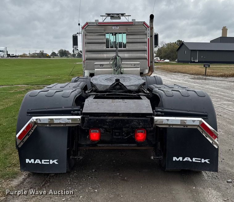 image for item EA1982 2012 Mack GU713 semi truck