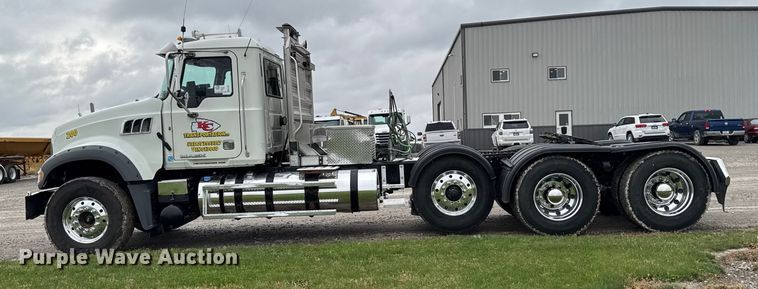 image for item EA1982 2012 Mack GU713 semi truck