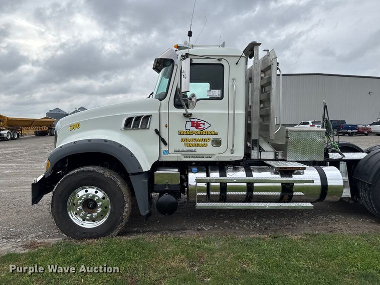 image for item EA1982 2012 Mack GU713 semi truck