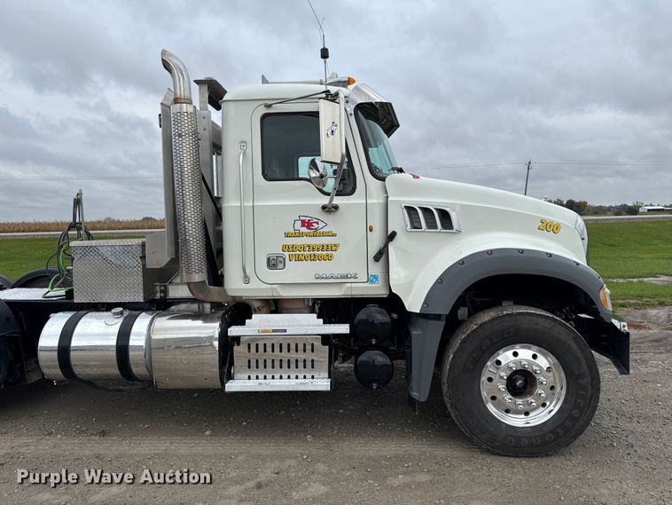 image for item EA1982 2012 Mack GU713 semi truck