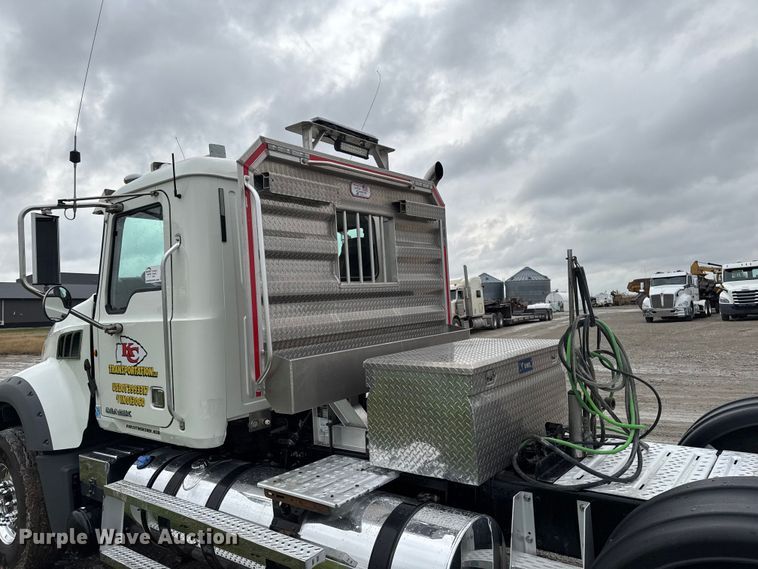 image for item EA1982 2012 Mack GU713 semi truck