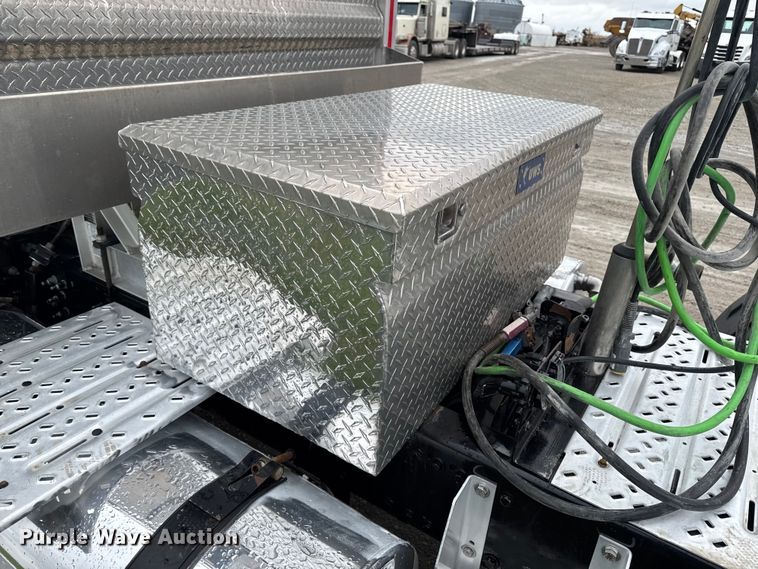 image for item EA1982 2012 Mack GU713 semi truck