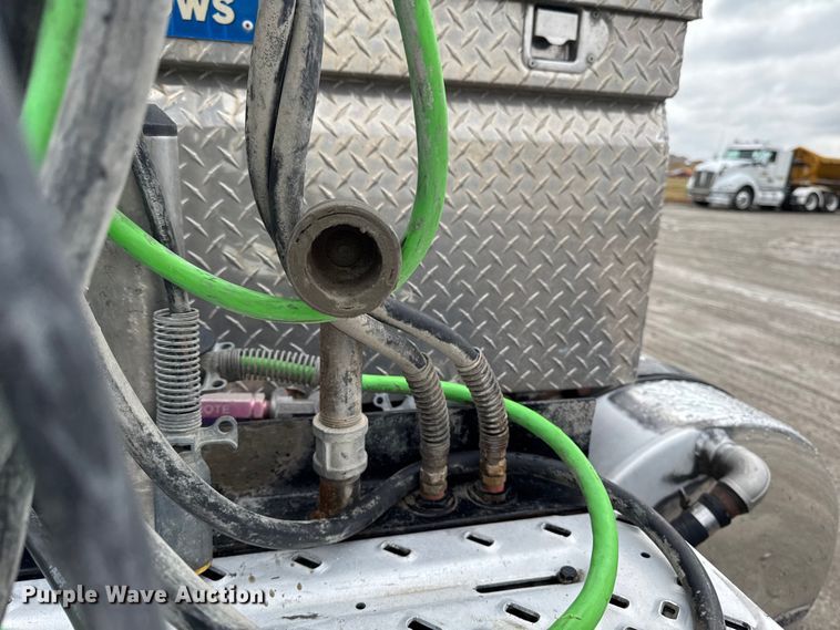 image for item EA1982 2012 Mack GU713 semi truck