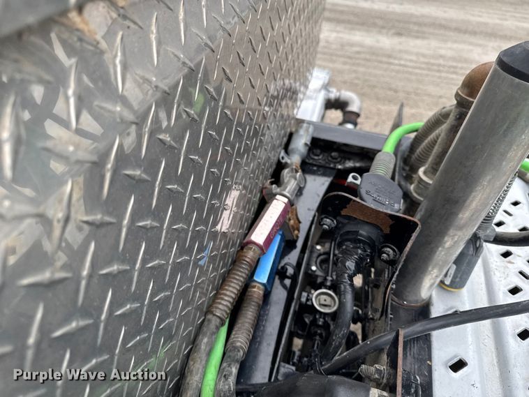 image for item EA1982 2012 Mack GU713 semi truck