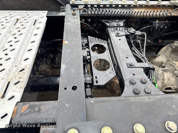 image for item EA1982 2012 Mack GU713 semi truck