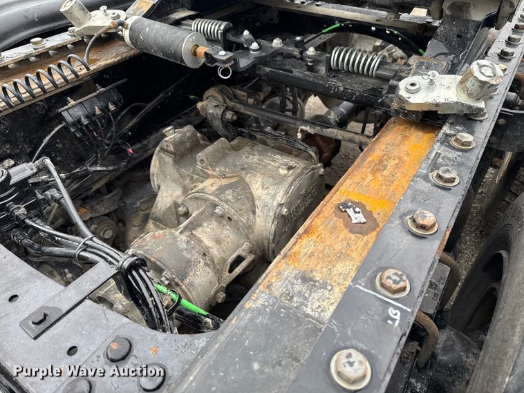 image for item EA1982 2012 Mack GU713 semi truck