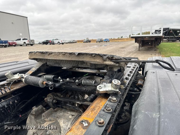 image for item EA1982 2012 Mack GU713 semi truck