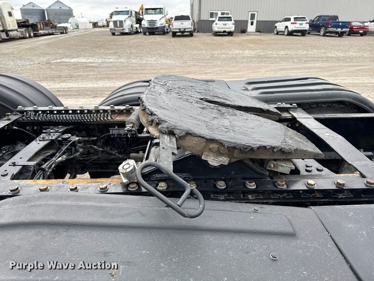 image for item EA1982 2012 Mack GU713 semi truck