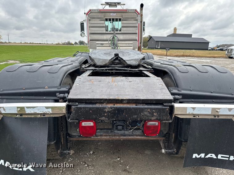 image for item EA1982 2012 Mack GU713 semi truck