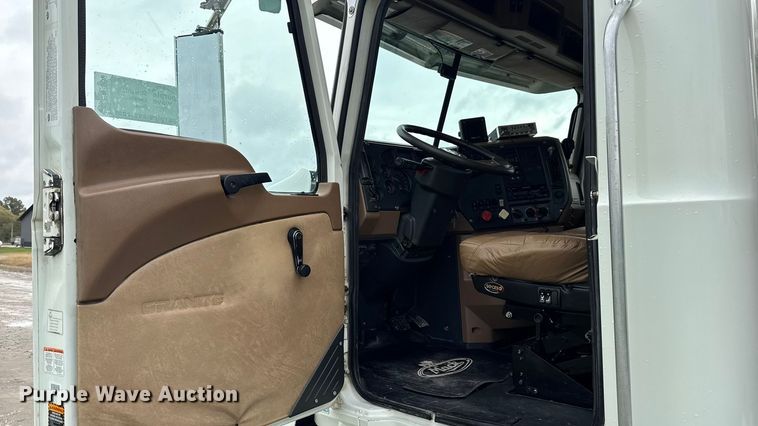 image for item EA1982 2012 Mack GU713 semi truck