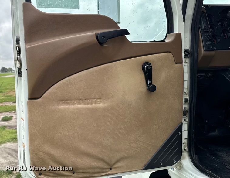 image for item EA1982 2012 Mack GU713 semi truck