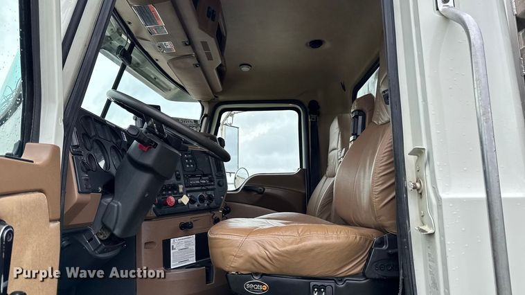 image for item EA1982 2012 Mack GU713 semi truck