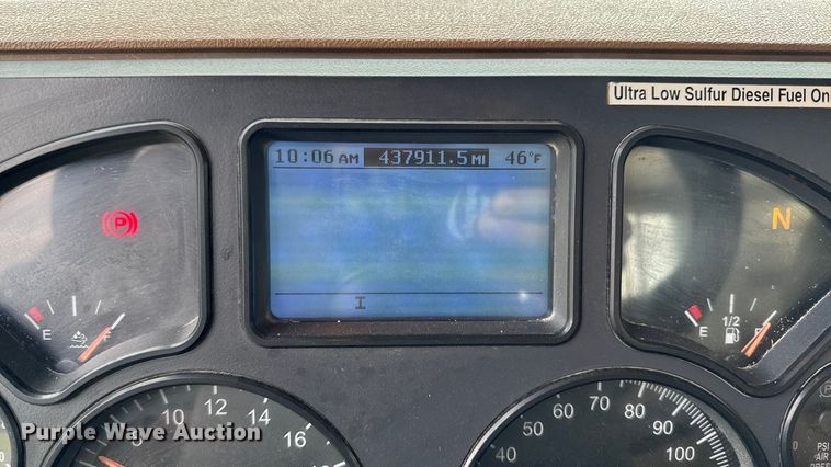 image for item EA1982 2012 Mack GU713 semi truck