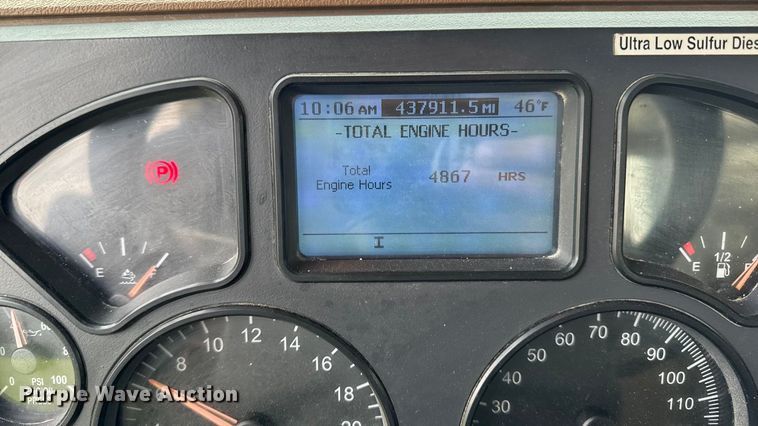 image for item EA1982 2012 Mack GU713 semi truck