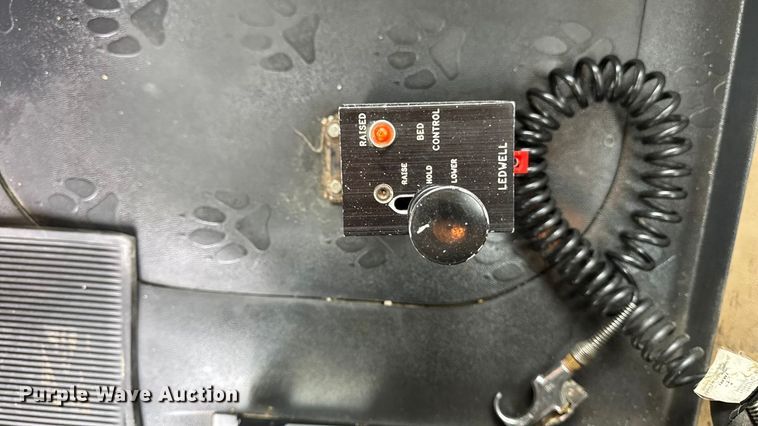 image for item EA1982 2012 Mack GU713 semi truck