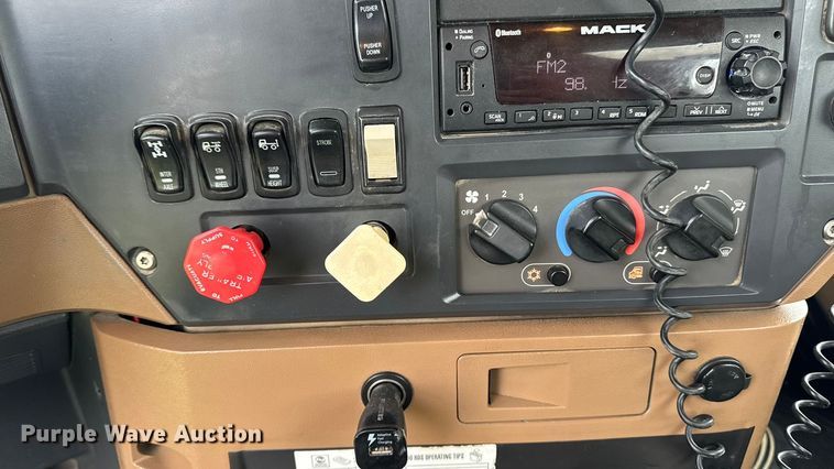 image for item EA1982 2012 Mack GU713 semi truck