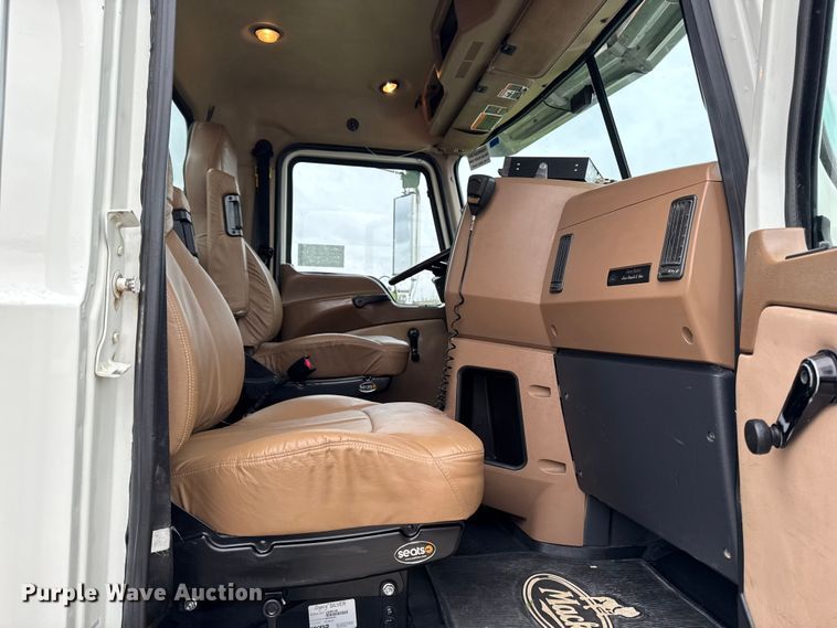 image for item EA1982 2012 Mack GU713 semi truck