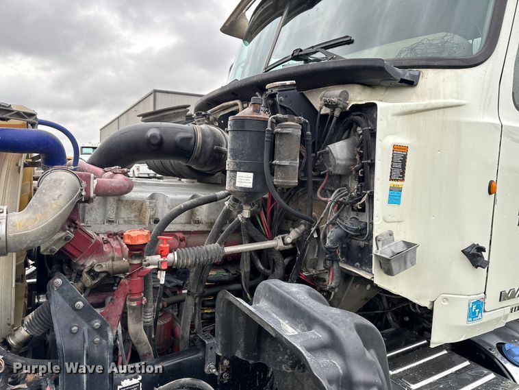 image for item EA1982 2012 Mack GU713 semi truck