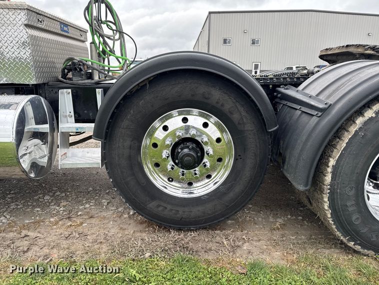 image for item EA1982 2012 Mack GU713 semi truck