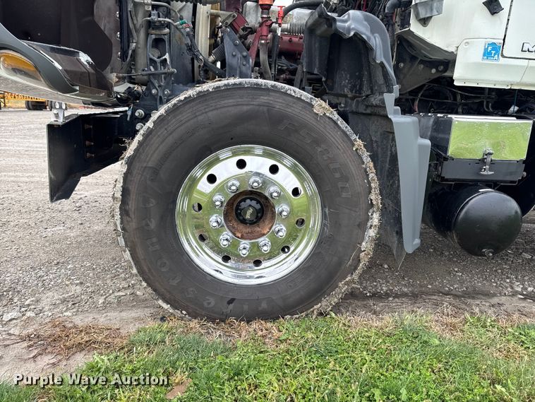 image for item EA1982 2012 Mack GU713 semi truck