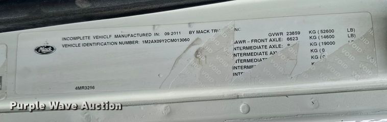 image for item EA1982 2012 Mack GU713 semi truck