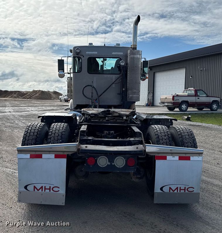 image for item EA1985 2009 Kenworth W900 semi truck