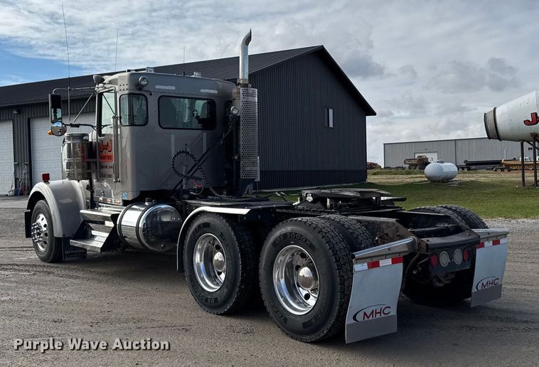 image for item EA1985 2009 Kenworth W900 semi truck