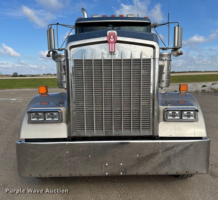 image for item EA1985 2009 Kenworth W900 semi truck