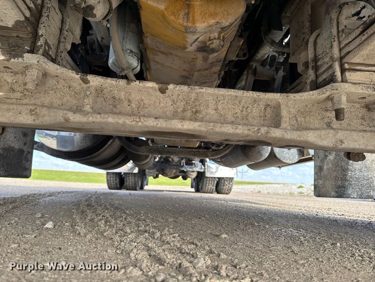 image for item EA1985 2009 Kenworth W900 semi truck