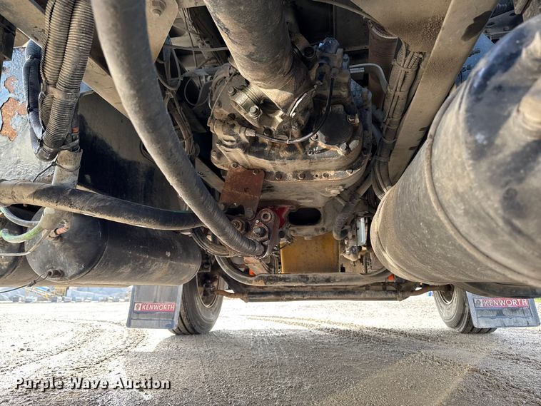 image for item EA1985 2009 Kenworth W900 semi truck