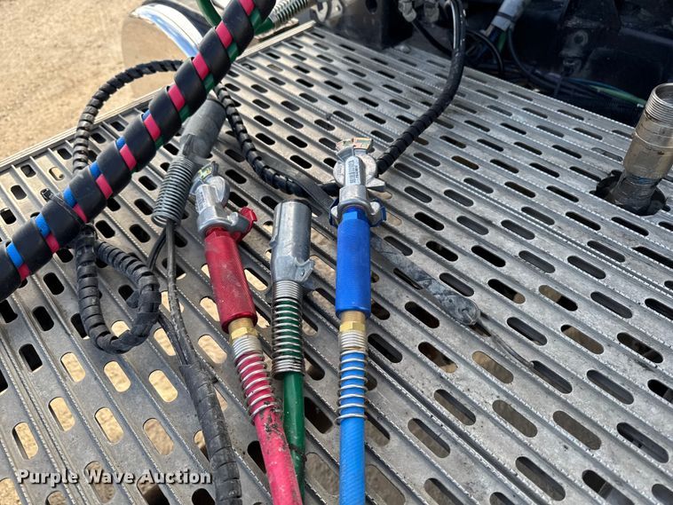 image for item EA1985 2009 Kenworth W900 semi truck